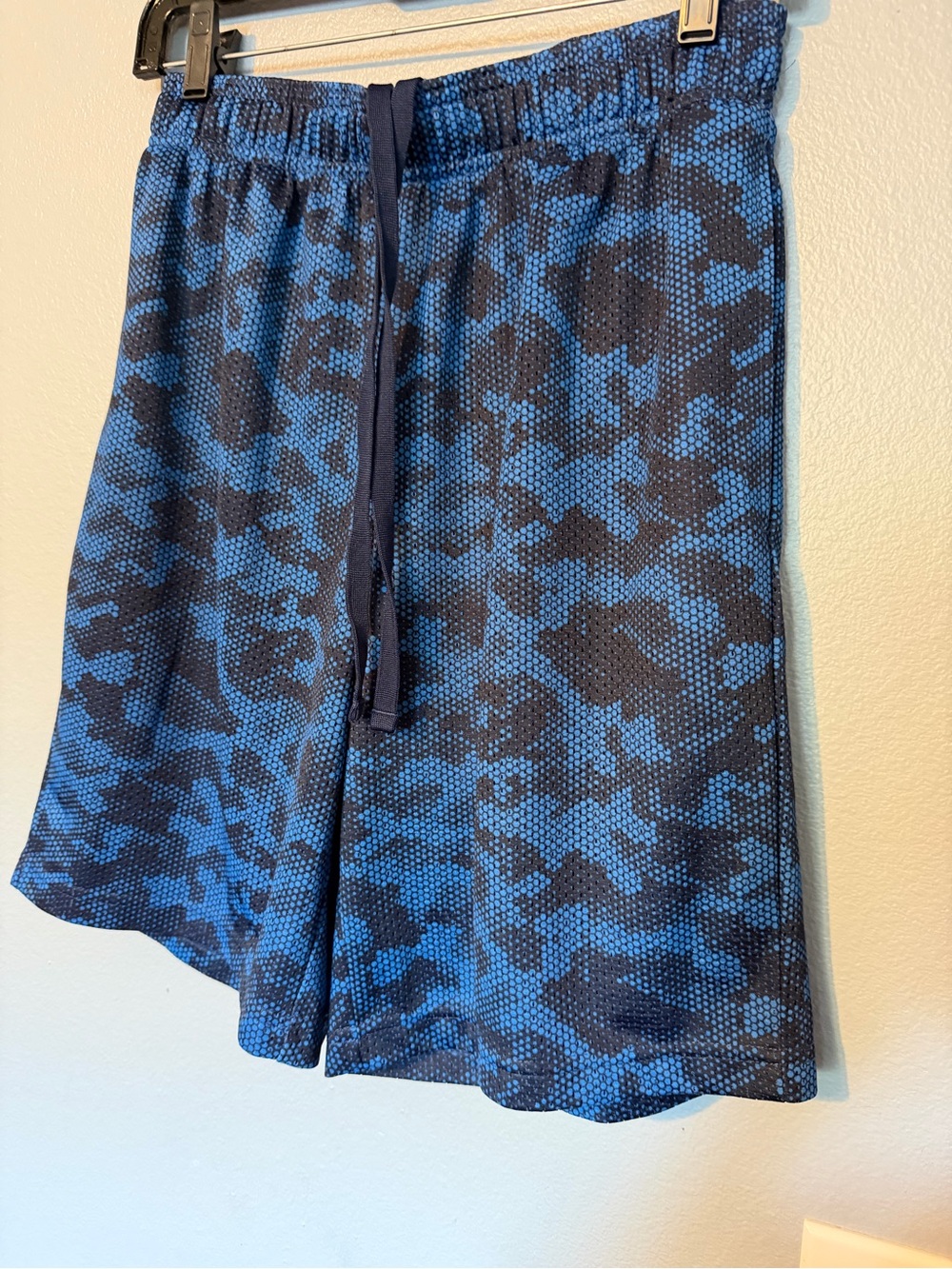 Xersion Men's Navy and Blue Camo Athletic Drawstring Shorts